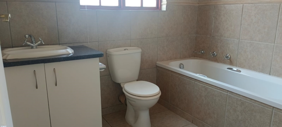 To Let 3 Bedroom Property for Rent in Flamwood North West